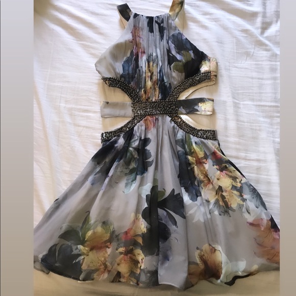 Floral Dress 💐 - Picture 2 of 4